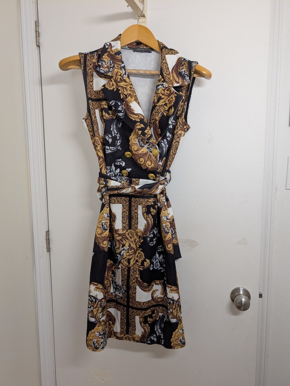 SUZY SHIER BAROQUE PRINT SLEEVELESS BELTED SHEATH DRESS SIZE MEDIUM - Picture 2 of 7